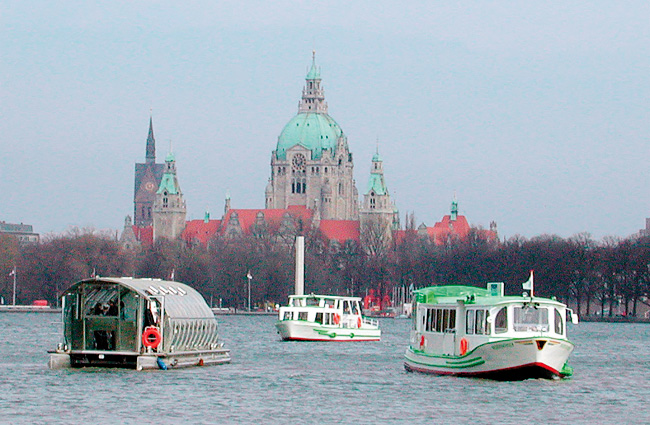 The Maschsee, New City Hall and Üstra boats